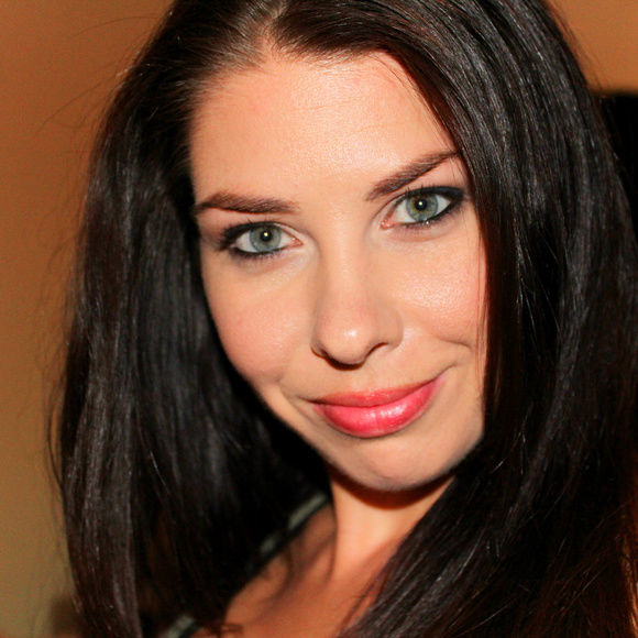 Meet your Posher, Sarah - Picture 2 of 2